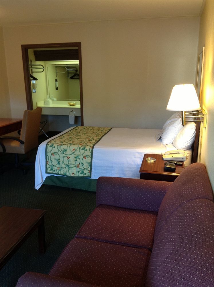 Astoria Hotel Danville North Εξωτερικό φωτογραφία
